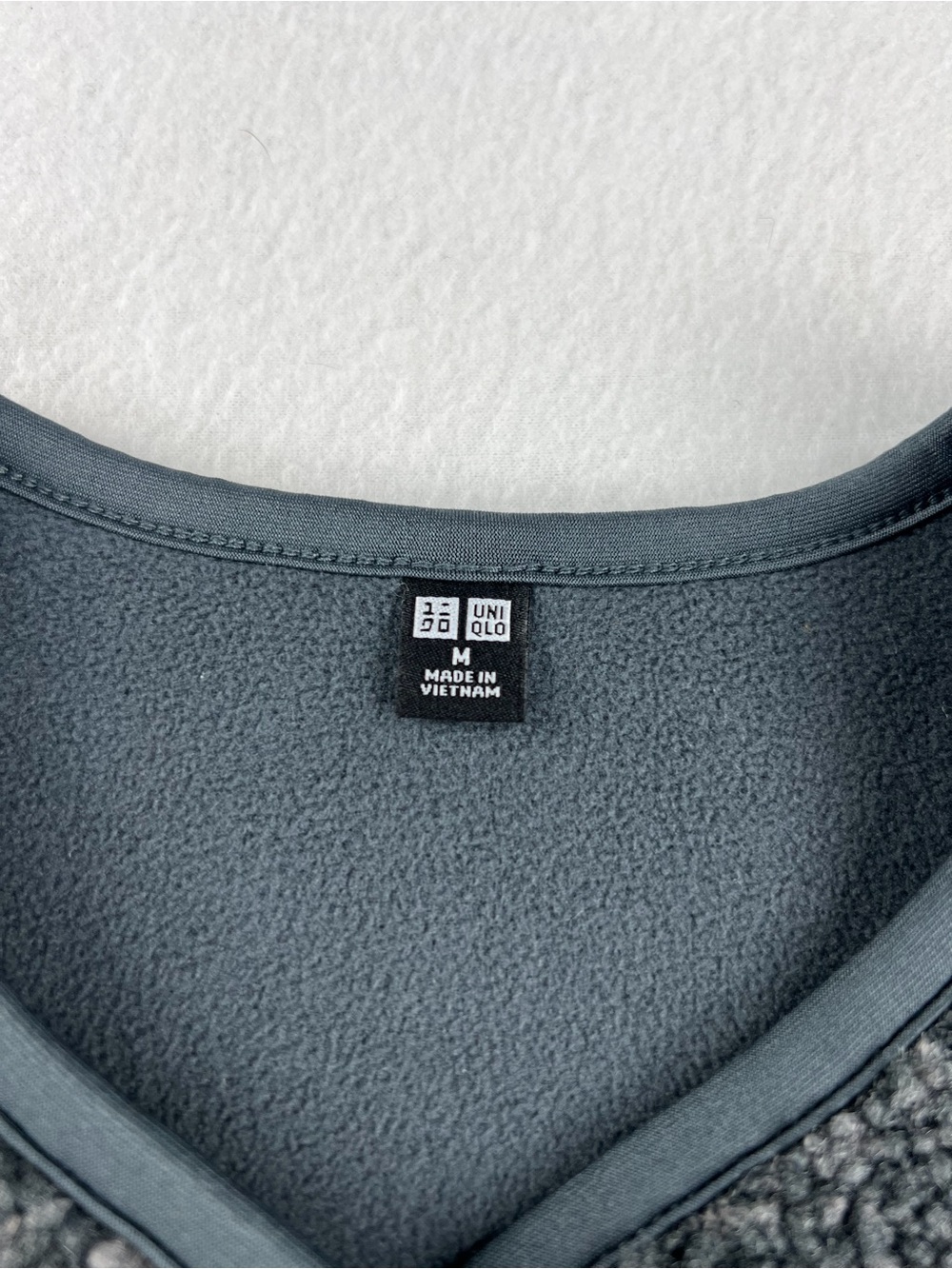 Uniqlo Charcoal Gray Fleece Crew - Picture 4 of 9
